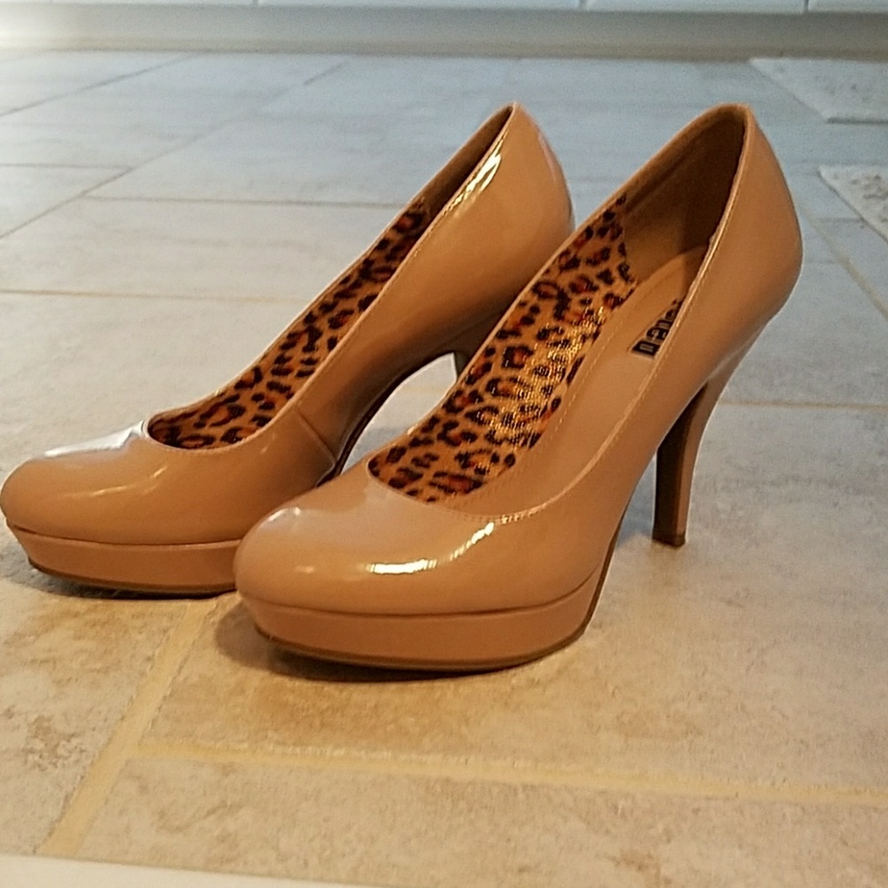 Super sexy nude patent heels-Unlisted